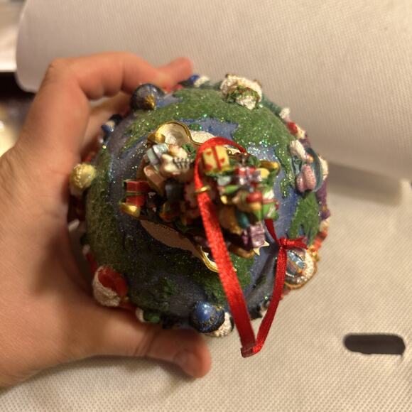 Retired Christopher Radko Ornament SANTAS AROUND THE WORLD Signed w/ Box - Picture 3 of 6